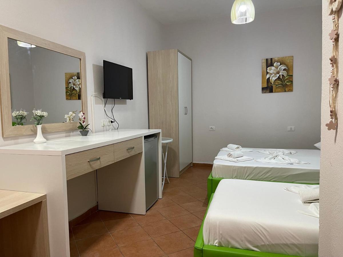 Hotel Veizi Хімара Екстер'єр фото