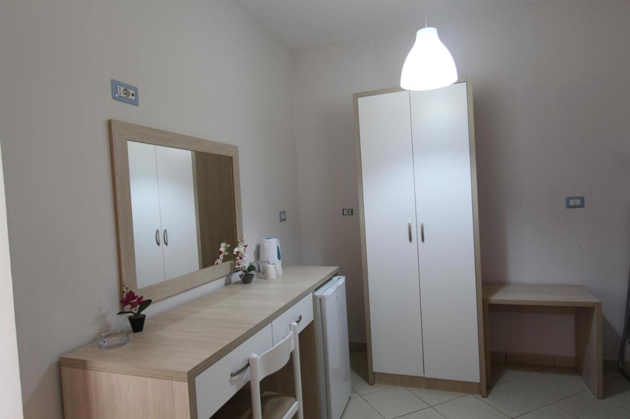 Hotel Veizi Хімара Екстер'єр фото